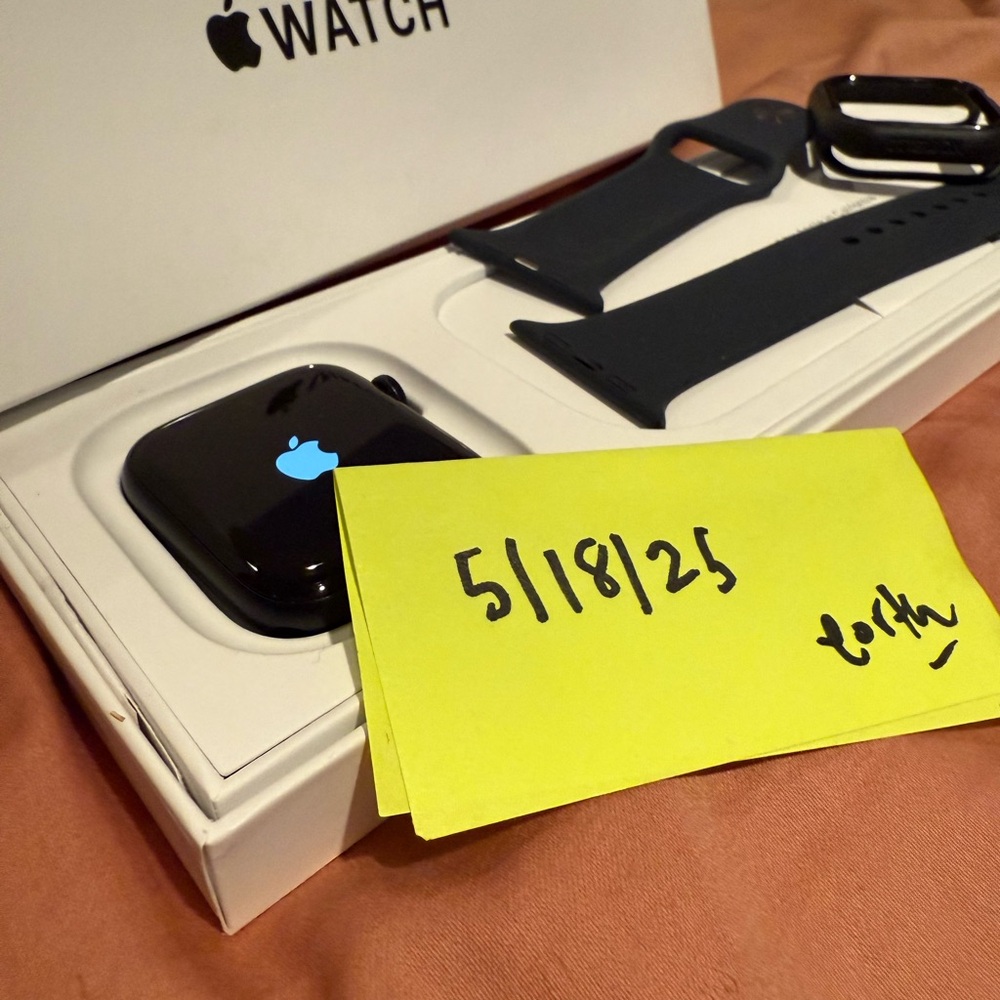 Apple Watch SE - Gen 2 - 44mm 
With OtterBox Case
